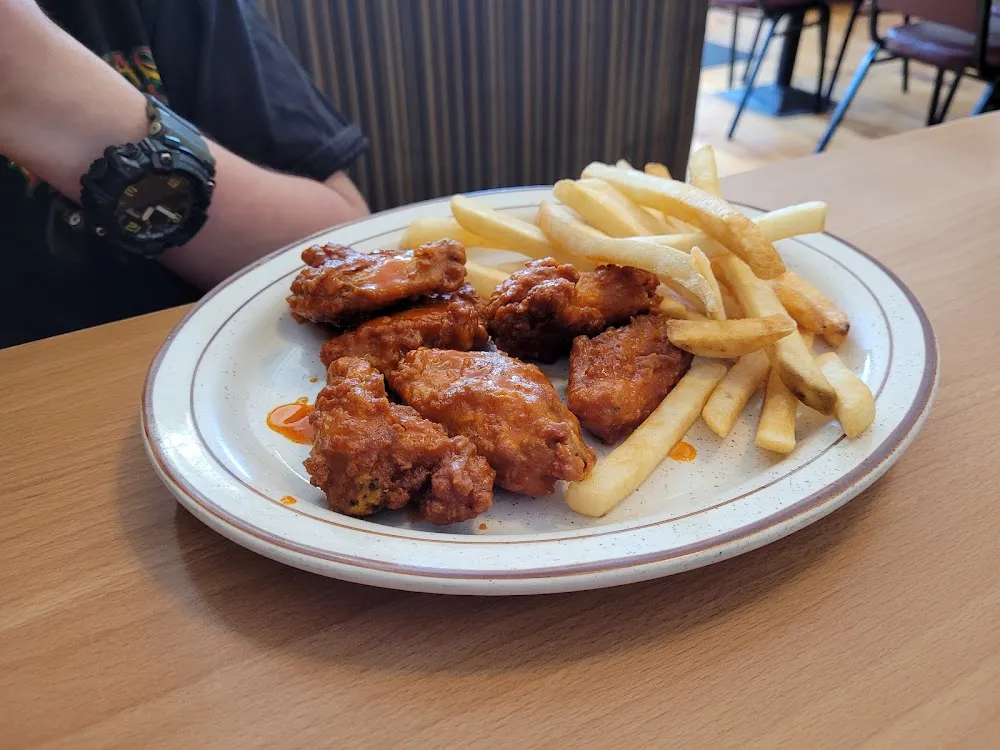 Chicken Wings with Fries